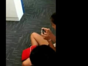 Asian woman gets a downblouse videos done by a voyeur
